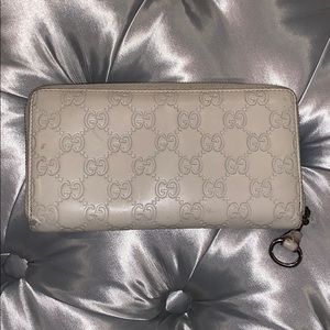 AUTH. Gucci Vintage Cream Wallet